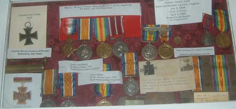 An assortment of medals received during the First World War - Un assortiment de mdailles reues pendant la Premire Guerre Mondiale