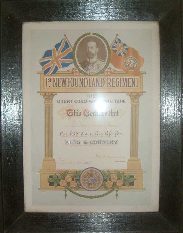 This memorial scroll from the Newfoundland Regiment notes the death of James Brown; dated December 30, 1915. - Ce parchemin mmorial du Rgiment de Terre-Neuve note le mort de James Brown, le 30 dcembre, 1915.