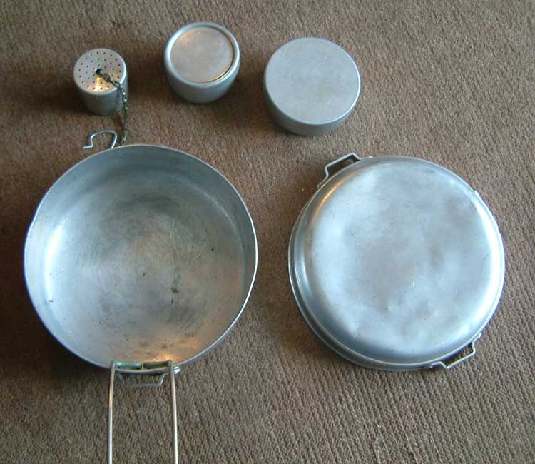 Items which would have been packed to used for preparing food and drink during the First World War