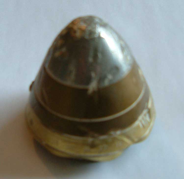 A bullet head which would have been used in a large gun - La tte dune balle qui aurait t utilis dans un grand fusille