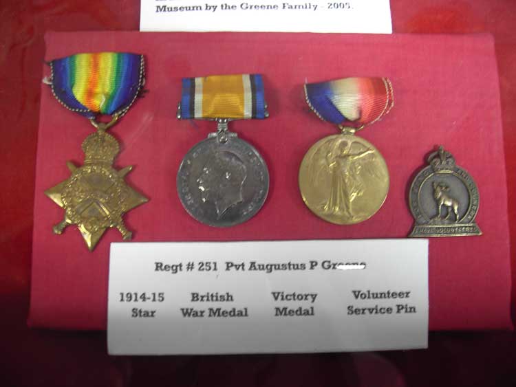 Medals belonging to Private Augustus P Greene - Des mdailles qui appartiennent a Soldat Augustus P. Greene